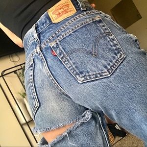 Unique Levi's Classic Blue High-Rise Distressed Jeans